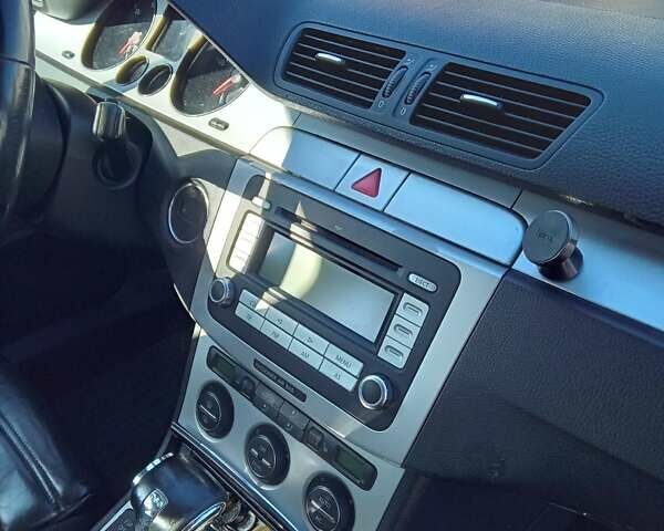 Синий Фольксваген Пассат, объемом двигателя 1.97 л и пробегом 320 тыс. км за 7300 $, фото 10 на Automoto.ua