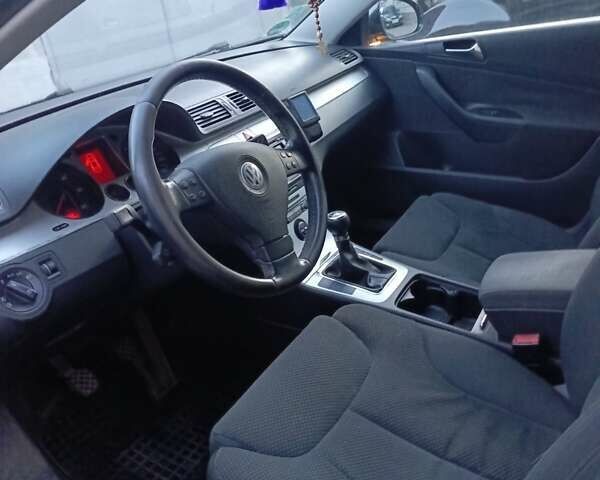 Синий Фольксваген Пассат, объемом двигателя 1.97 л и пробегом 278 тыс. км за 6600 $, фото 4 на Automoto.ua