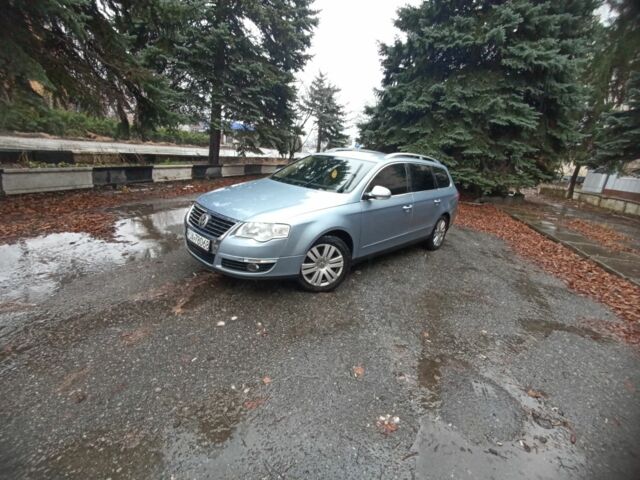 Синий Фольксваген Пассат, объемом двигателя 2 л и пробегом 300 тыс. км за 2450 $, фото 2 на Automoto.ua