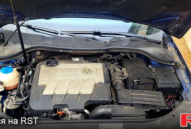 Синий Фольксваген Пассат, объемом двигателя 2 л и пробегом 270 тыс. км за 5500 $, фото 3 на Automoto.ua