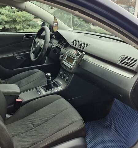 Синий Фольксваген Пассат, объемом двигателя 1.8 л и пробегом 238 тыс. км за 4950 $, фото 10 на Automoto.ua