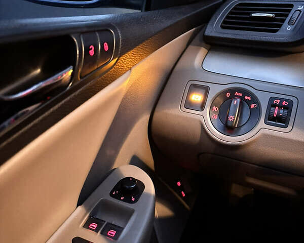 Синій Фольксваген Пассат, об'ємом двигуна 1.97 л та пробігом 306 тис. км за 5000 $, фото 17 на Automoto.ua