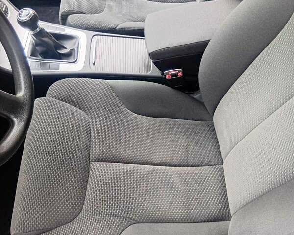 Синий Фольксваген Пассат, объемом двигателя 1.97 л и пробегом 325 тыс. км за 6200 $, фото 10 на Automoto.ua