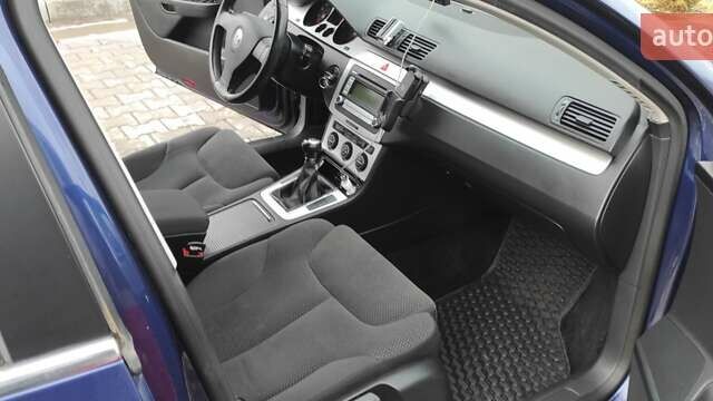 Синий Фольксваген Пассат, объемом двигателя 1.4 л и пробегом 173 тыс. км за 5800 $, фото 21 на Automoto.ua