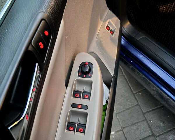 Синій Фольксваген Пассат, об'ємом двигуна 1.97 л та пробігом 306 тис. км за 5000 $, фото 11 на Automoto.ua