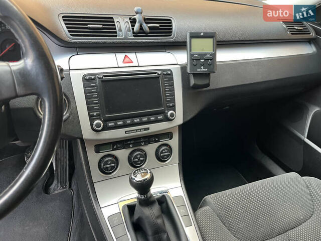 Синій Фольксваген Пассат, об'ємом двигуна 1.9 л та пробігом 270 тис. км за 6850 $, фото 25 на Automoto.ua