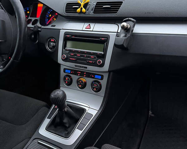 Синий Фольксваген Пассат, объемом двигателя 1.98 л и пробегом 277 тыс. км за 3333 $, фото 22 на Automoto.ua