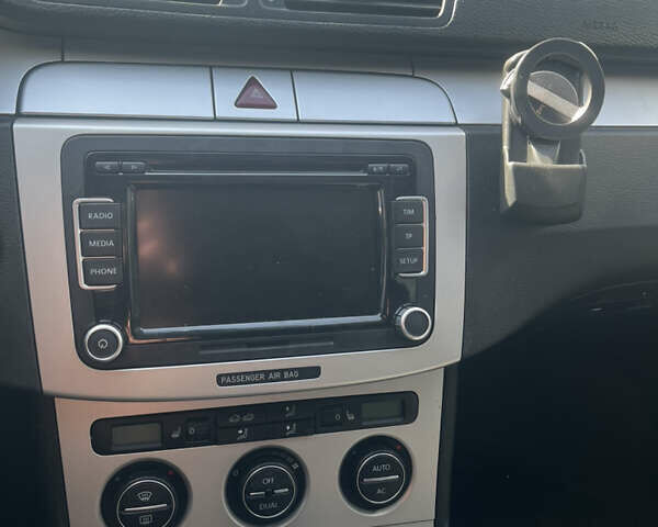 Синий Фольксваген Пассат, объемом двигателя 1.8 л и пробегом 220 тыс. км за 5700 $, фото 8 на Automoto.ua