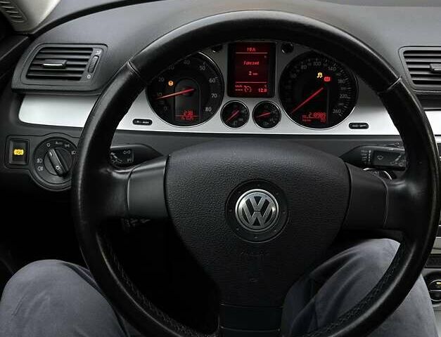 Синий Фольксваген Пассат, объемом двигателя 1.8 л и пробегом 218 тыс. км за 5200 $, фото 6 на Automoto.ua