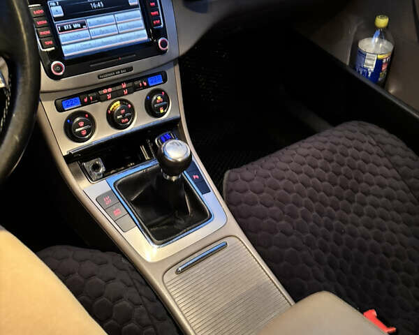 Синій Фольксваген Пассат, об'ємом двигуна 1.97 л та пробігом 306 тис. км за 5000 $, фото 18 на Automoto.ua