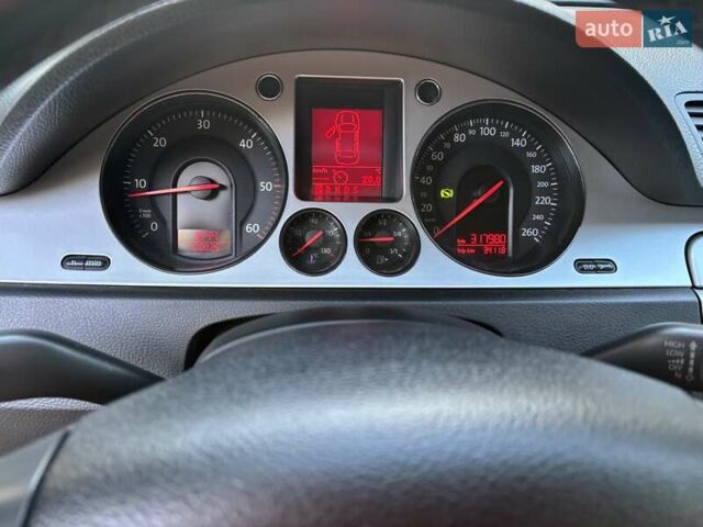 Синий Фольксваген Пассат, объемом двигателя 1.97 л и пробегом 317 тыс. км за 6300 $, фото 12 на Automoto.ua