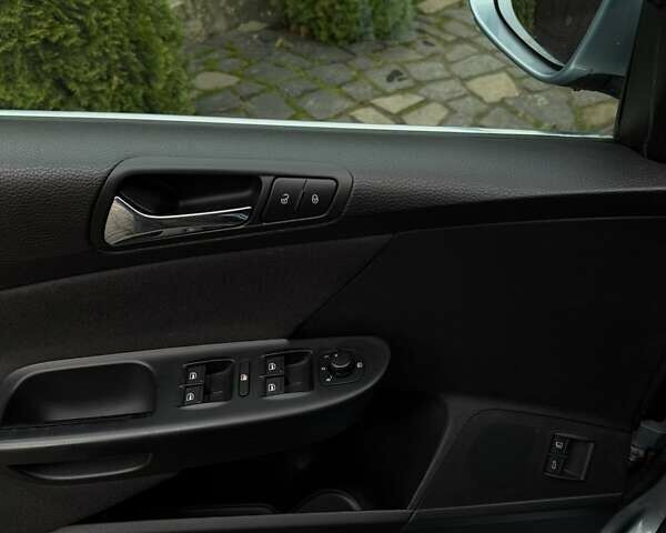 Синий Фольксваген Пассат, объемом двигателя 1.8 л и пробегом 218 тыс. км за 5200 $, фото 5 на Automoto.ua