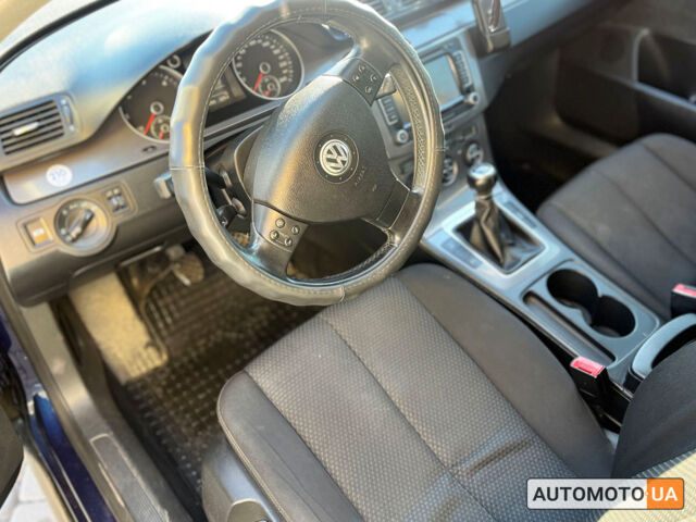 Синий Фольксваген Пассат, объемом двигателя 2 л и пробегом 305 тыс. км за 7300 $, фото 8 на Automoto.ua