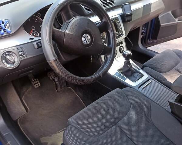 Синий Фольксваген Пассат, объемом двигателя 2 л и пробегом 339 тыс. км за 6600 $, фото 2 на Automoto.ua