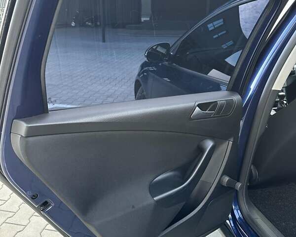 Синій Фольксваген Пассат, об'ємом двигуна 1.6 л та пробігом 271 тис. км за 7600 $, фото 7 на Automoto.ua