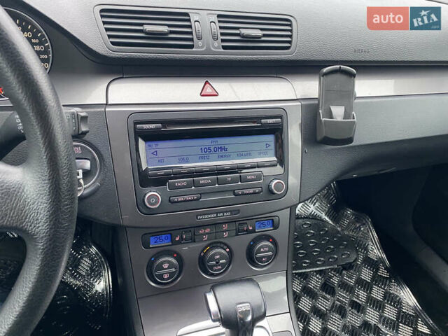 Синий Фольксваген Пассат, объемом двигателя 1.4 л и пробегом 141 тыс. км за 7150 $, фото 27 на Automoto.ua