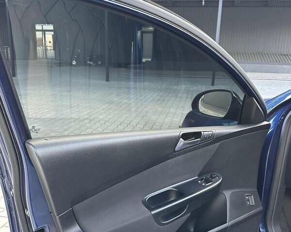 Синій Фольксваген Пассат, об'ємом двигуна 1.6 л та пробігом 271 тис. км за 7600 $, фото 14 на Automoto.ua