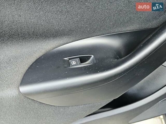 Синій Фольксваген Пассат, об'ємом двигуна 1.97 л та пробігом 320 тис. км за 6999 $, фото 111 на Automoto.ua