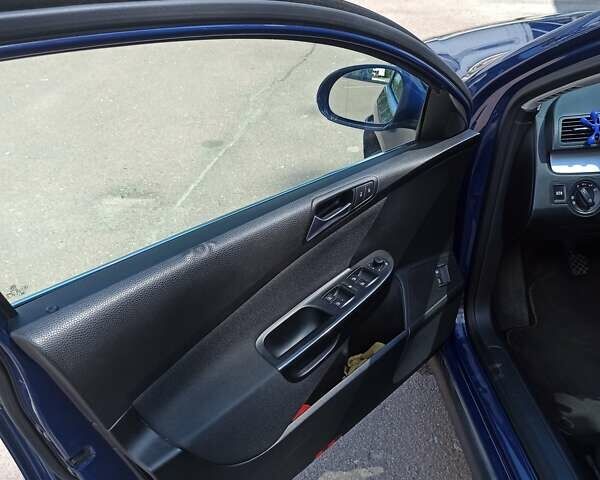 Синий Фольксваген Пассат, объемом двигателя 2 л и пробегом 339 тыс. км за 6600 $, фото 1 на Automoto.ua