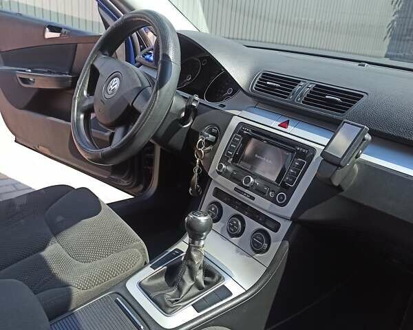 Синий Фольксваген Пассат, объемом двигателя 2 л и пробегом 339 тыс. км за 6600 $, фото 19 на Automoto.ua