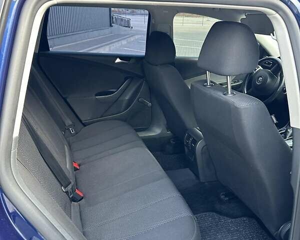 Синій Фольксваген Пассат, об'ємом двигуна 1.6 л та пробігом 271 тис. км за 7600 $, фото 21 на Automoto.ua