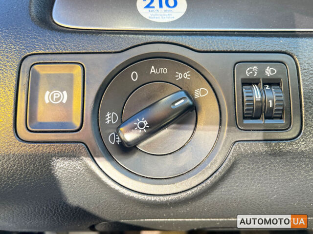 Синий Фольксваген Пассат, объемом двигателя 2 л и пробегом 305 тыс. км за 7300 $, фото 11 на Automoto.ua