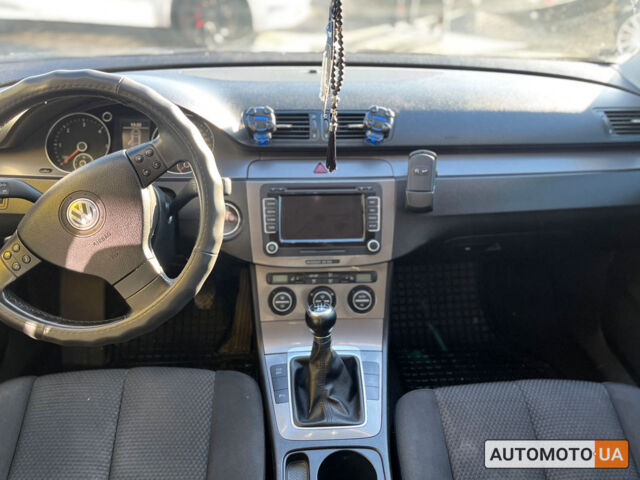 Синий Фольксваген Пассат, объемом двигателя 2 л и пробегом 305 тыс. км за 7300 $, фото 16 на Automoto.ua