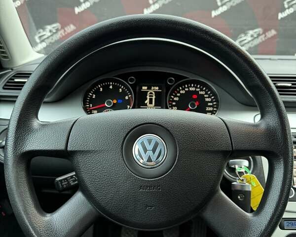 Синий Фольксваген Пассат, объемом двигателя 1.4 л и пробегом 247 тыс. км за 7800 $, фото 25 на Automoto.ua