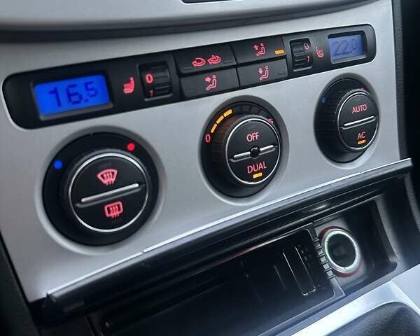 Синий Фольксваген Пассат, объемом двигателя 1.4 л и пробегом 248 тыс. км за 6950 $, фото 33 на Automoto.ua