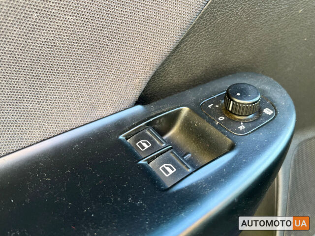 Синий Фольксваген Пассат, объемом двигателя 2 л и пробегом 305 тыс. км за 7300 $, фото 7 на Automoto.ua