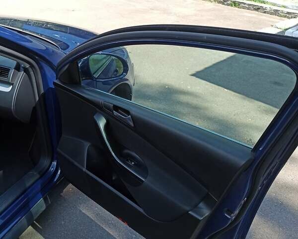 Синий Фольксваген Пассат, объемом двигателя 2 л и пробегом 339 тыс. км за 6600 $, фото 7 на Automoto.ua