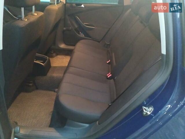 Синий Фольксваген Пассат, объемом двигателя 1.4 л и пробегом 263 тыс. км за 5600 $, фото 1 на Automoto.ua