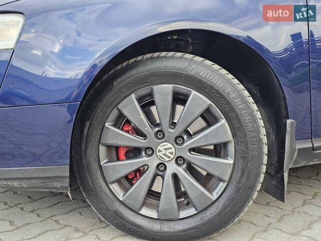 Синій Фольксваген Пассат, об'ємом двигуна 1.97 л та пробігом 320 тис. км за 6999 $, фото 41 на Automoto.ua