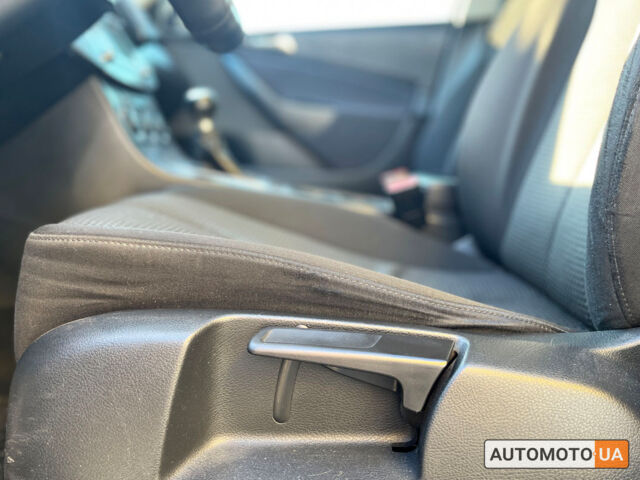 Синий Фольксваген Пассат, объемом двигателя 2 л и пробегом 305 тыс. км за 7300 $, фото 9 на Automoto.ua