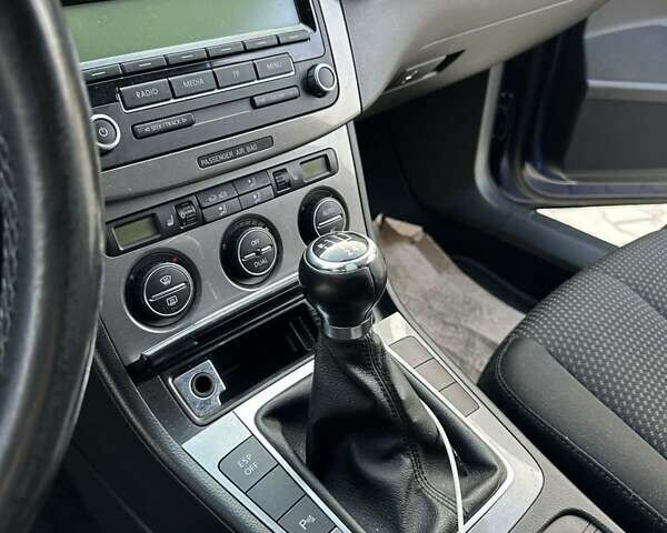 Синій Фольксваген Пассат, об'ємом двигуна 1.6 л та пробігом 271 тис. км за 7600 $, фото 16 на Automoto.ua