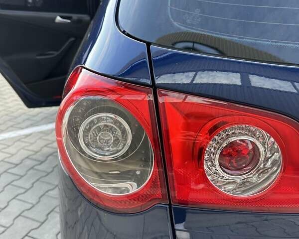 Синій Фольксваген Пассат, об'ємом двигуна 1.6 л та пробігом 271 тис. км за 7600 $, фото 19 на Automoto.ua