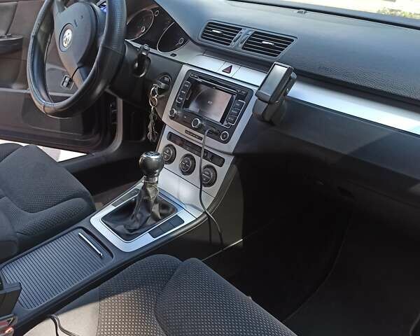 Синий Фольксваген Пассат, объемом двигателя 2 л и пробегом 339 тыс. км за 6600 $, фото 6 на Automoto.ua