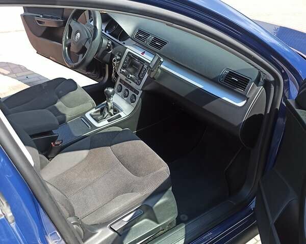 Синий Фольксваген Пассат, объемом двигателя 2 л и пробегом 339 тыс. км за 6600 $, фото 22 на Automoto.ua