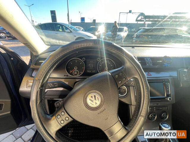 Синий Фольксваген Пассат, объемом двигателя 2 л и пробегом 305 тыс. км за 7300 $, фото 13 на Automoto.ua