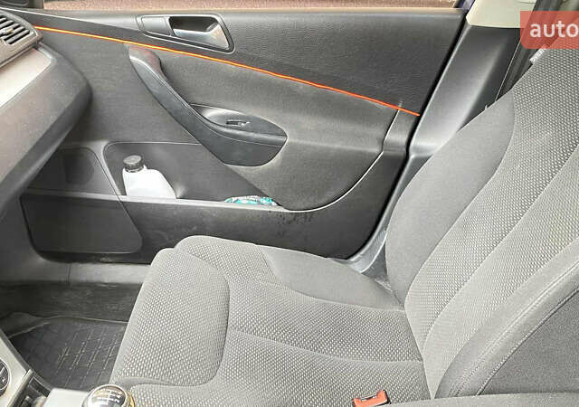 Синий Фольксваген Пассат, объемом двигателя 2 л и пробегом 350 тыс. км за 7100 $, фото 13 на Automoto.ua