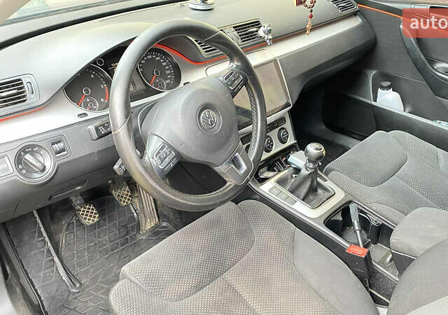 Синий Фольксваген Пассат, объемом двигателя 2 л и пробегом 350 тыс. км за 7100 $, фото 9 на Automoto.ua