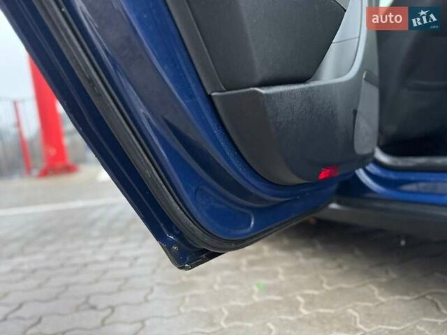 Синий Фольксваген Пассат, объемом двигателя 1.97 л и пробегом 307 тыс. км за 4900 $, фото 11 на Automoto.ua