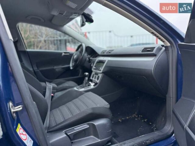 Синий Фольксваген Пассат, объемом двигателя 1.97 л и пробегом 307 тыс. км за 4900 $, фото 5 на Automoto.ua