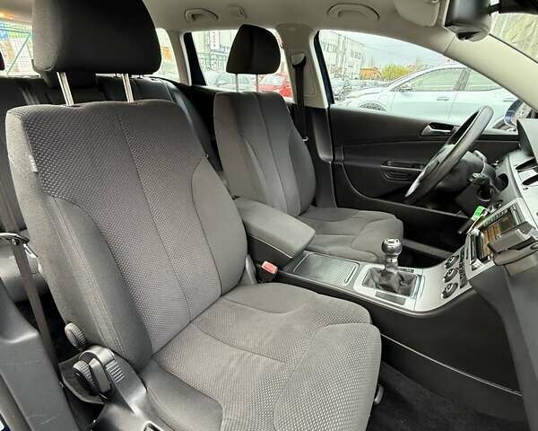 Синий Фольксваген Пассат, объемом двигателя 1.4 л и пробегом 247 тыс. км за 7800 $, фото 21 на Automoto.ua