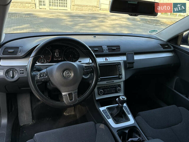 Синій Фольксваген Пассат, об'ємом двигуна 2 л та пробігом 376 тис. км за 7499 $, фото 8 на Automoto.ua