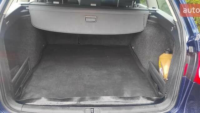 Синий Фольксваген Пассат, объемом двигателя 1.6 л и пробегом 310 тыс. км за 5500 $, фото 19 на Automoto.ua