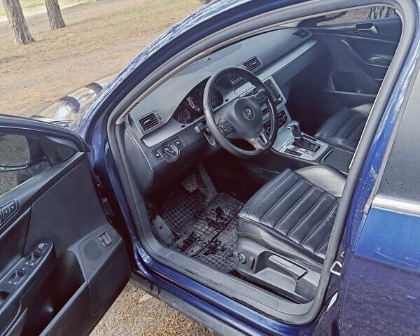 Фольксваген Пассат 2010 в Сумах на Automoto.ua Синий Фольксваген Пассат, объемом двигателя 1.97 л и пробегом 275 тыс. км за 7950 $, фото 3 на Automoto.ua