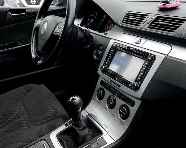 Синий Фольксваген Пассат, объемом двигателя 2 л и пробегом 283 тыс. км за 6700 $, фото 17 на Automoto.ua