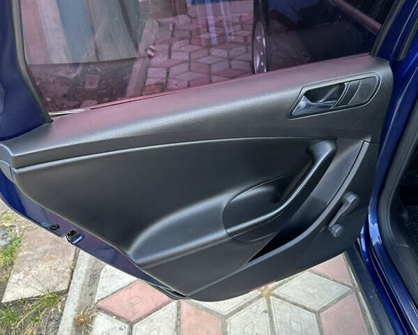 Синий Фольксваген Пассат, объемом двигателя 2 л и пробегом 225 тыс. км за 8333 $, фото 3 на Automoto.ua