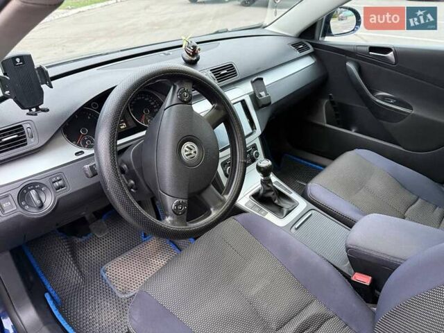 Синий Фольксваген Пассат, объемом двигателя 2 л и пробегом 328 тыс. км за 7200 $, фото 5 на Automoto.ua